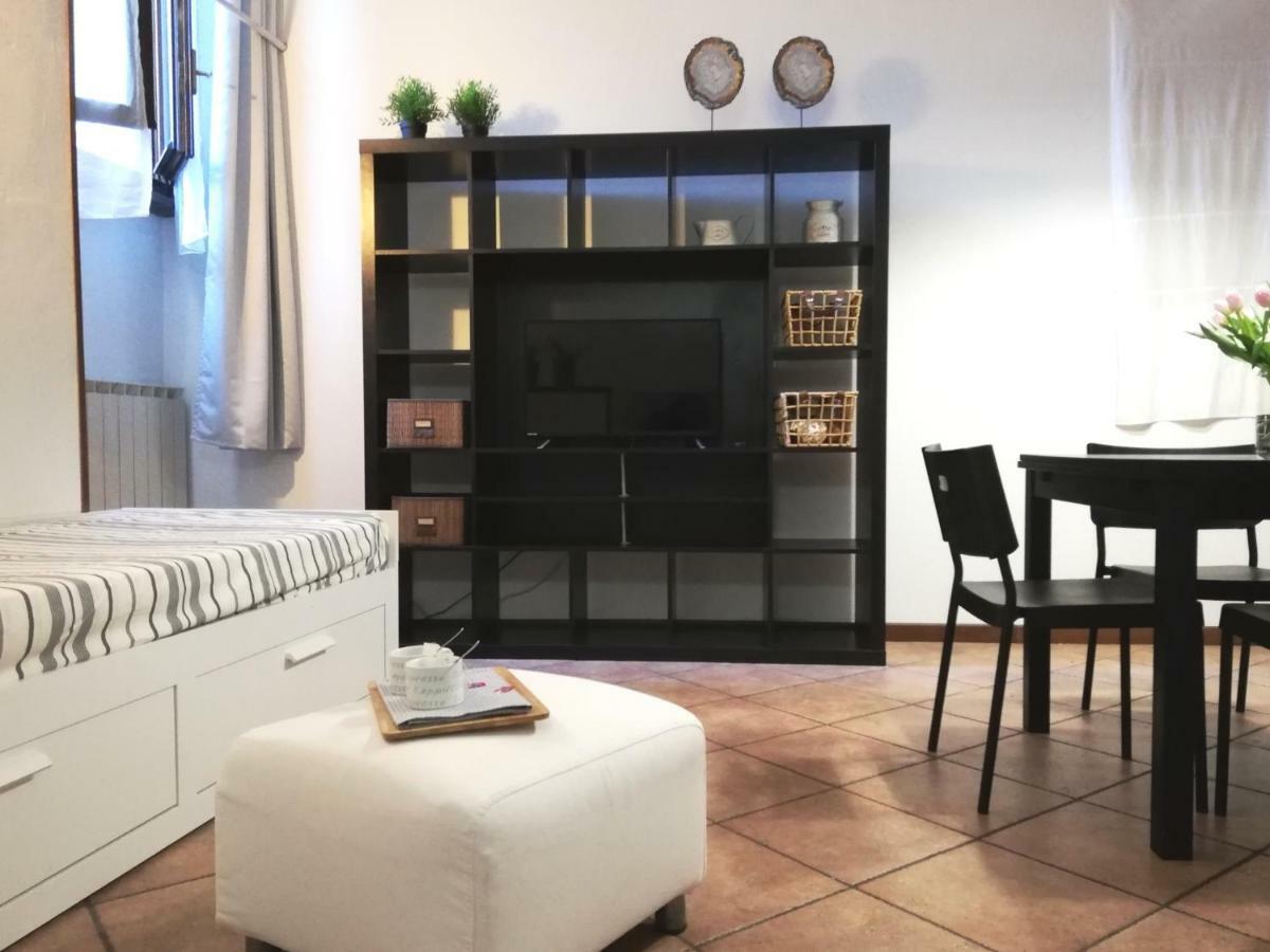 Апартаменты Cortile Del Forno Nel Centro Storico Арона Экстерьер фото