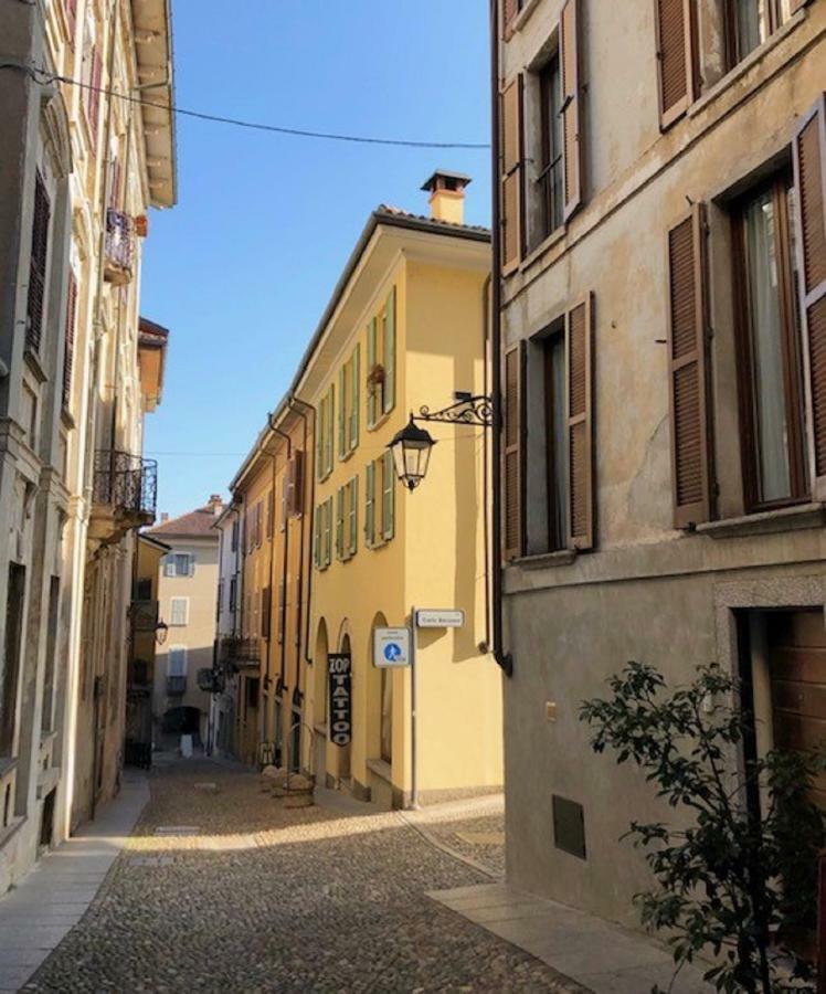 Апартаменты Cortile Del Forno Nel Centro Storico Арона Экстерьер фото